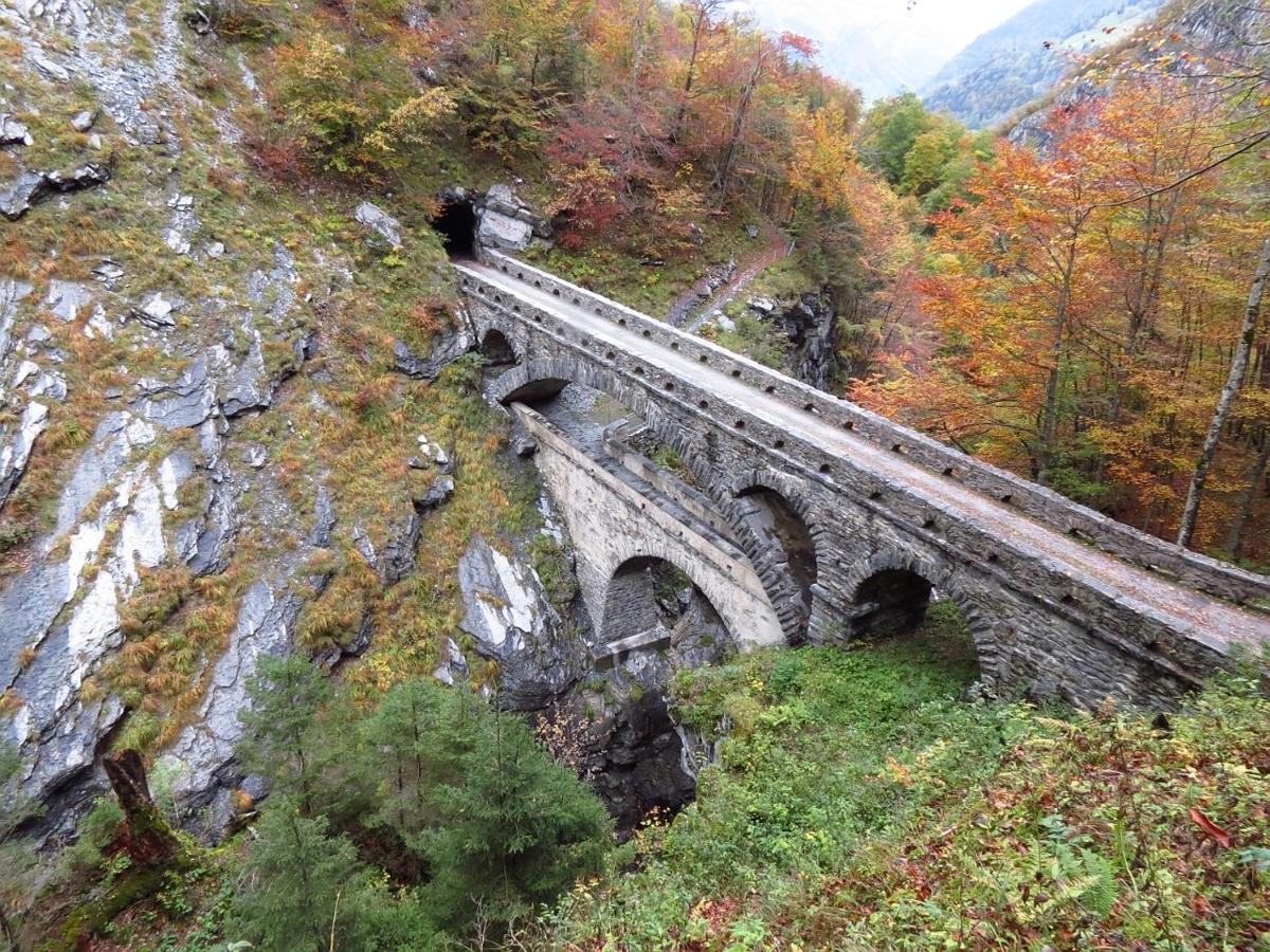 Bed And Breakfast - Die Aelplersuit Fuer Backpackers Im Berghuesli Linthal Dış mekan fotoğraf
